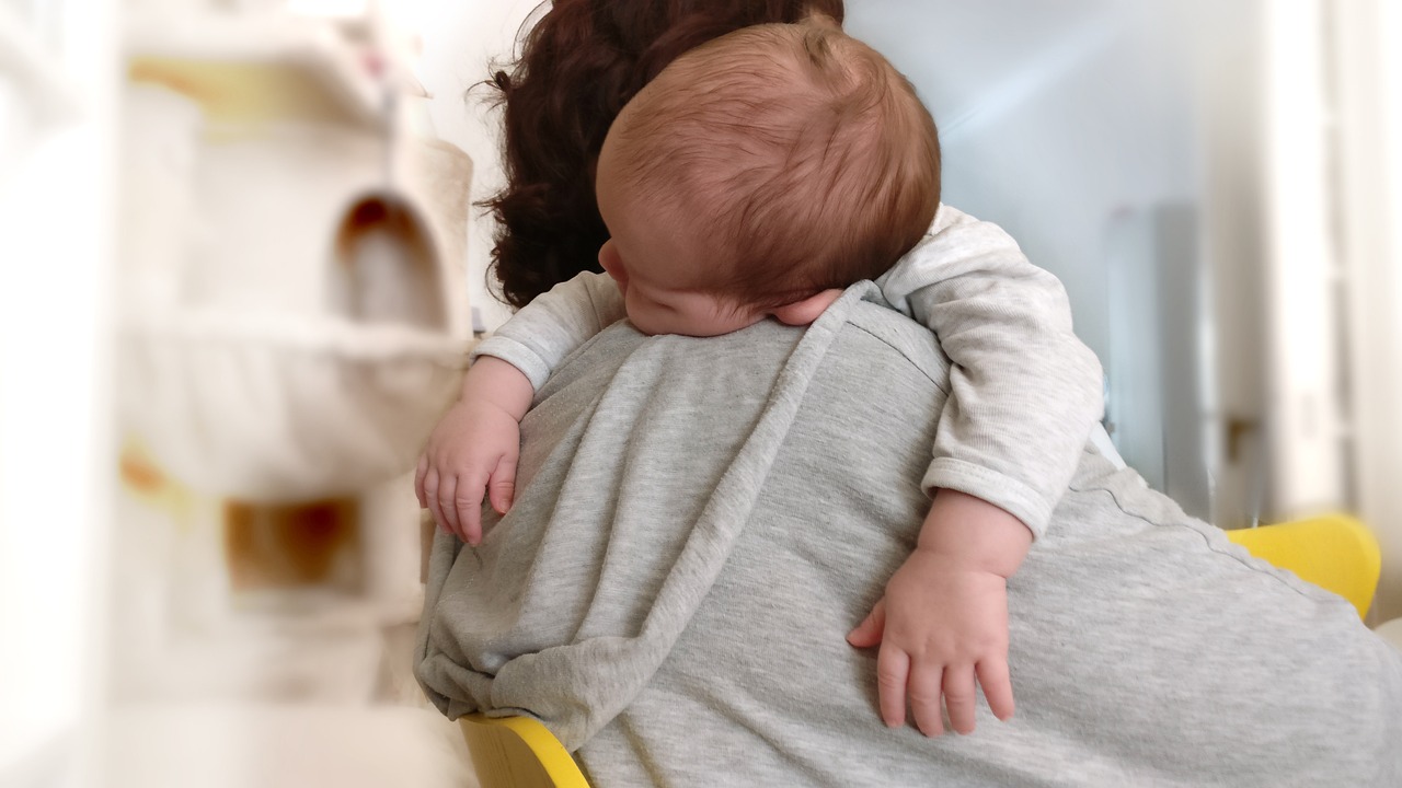 供精生的试管代生的孩子离婚给谁（供精孕妈供卵生的宝宝离婚怎么判）