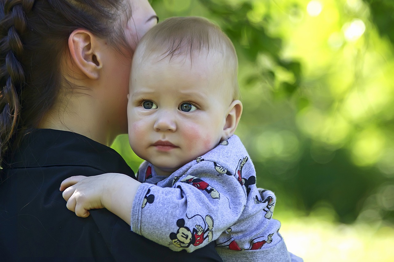 生试管代生的孩子婆婆陪产的尴尬（生产时婆婆陪还是妈妈陪好）